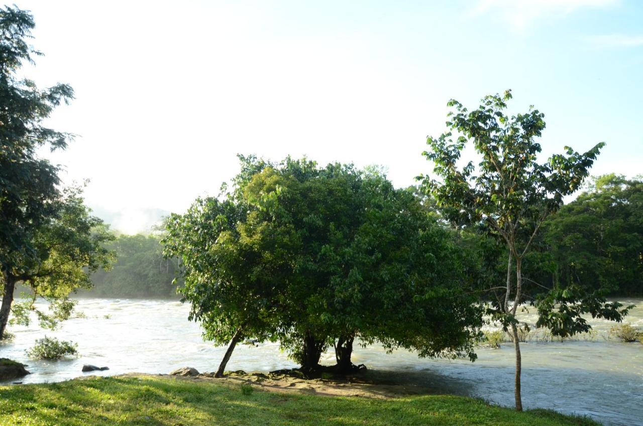 Ciudad de Las Rocas La Fortuna Gallo Giro Exterior foto