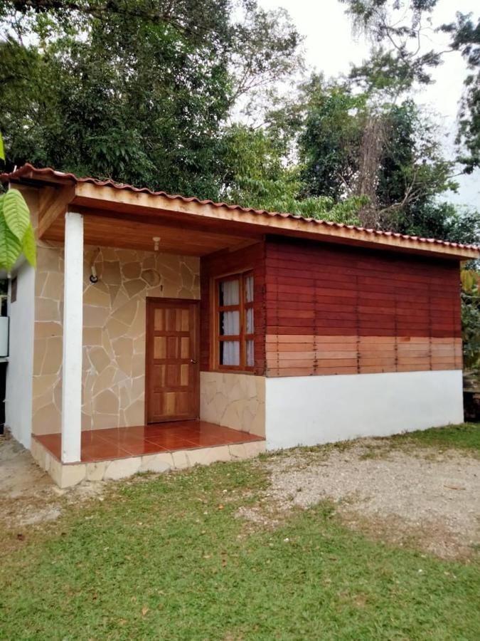 Ciudad de Las Rocas La Fortuna Gallo Giro Exterior foto